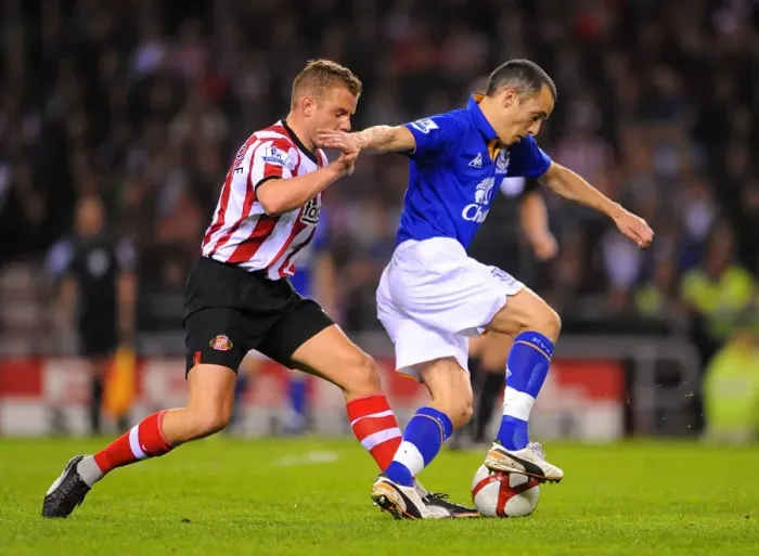 Framed Print : FA Cup Sixth Round Replay: Intense Battle Between Lee Cattermole and Leon Osman at Sunderland's Stadium of Light