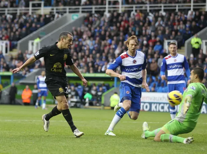 Framed Print : Federick Denies Osman: Reading Holds Off Everton in Thrilling Barclays Premier League Showdown at Madjeski Stadium (17-11-2012) Framed Print : Federick Denies Osman: Reading Holds Off Everton in Thrilling Barclays Premier League Showdown at Madjeski Stadium (17-11-2012)