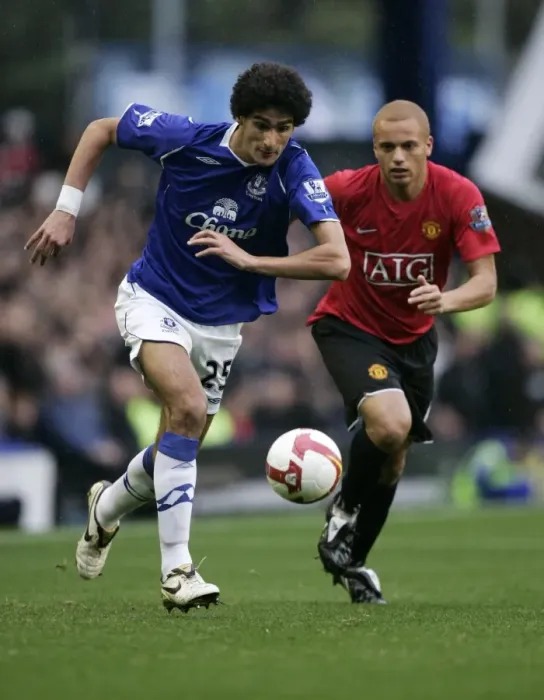 Framed Print : Fellaini vs. Brown: Everton vs. Manchester United Clash in the Barclays Premier League (08 / 09) Framed Print : Fellaini vs. Brown: Everton vs. Manchester United Clash in the Barclays Premier League (08 / 09)