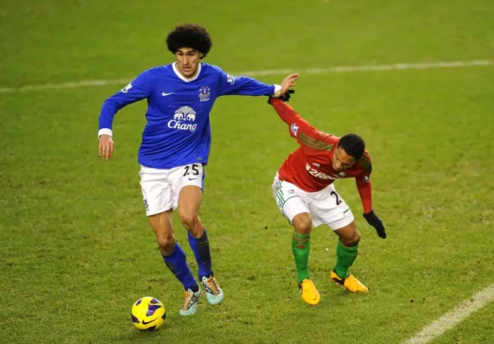 Framed Print : Fellaini vs. de Guzman: A Battle for Midfield Supremacy - Everton vs. Swansea City, Barclays Premier League (12-01-2013) Framed Print : Fellaini vs. de Guzman: A Battle for Midfield Supremacy - Everton vs. Swansea City, Barclays Premier League (12-01-2013)