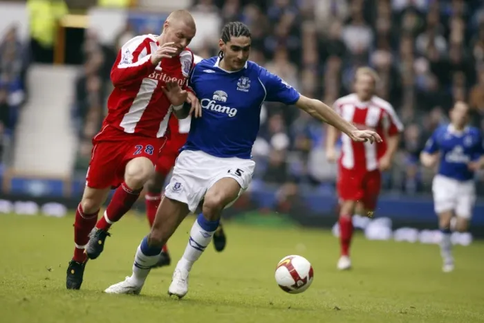 Framed Print : Fellaini vs. Wilkinson: Clash of the Titans - Everton v Stoke City, Barclays Premier League, Goodison Park, March 14, 2009 Framed Print : Fellaini vs. Wilkinson: Clash of the Titans - Everton v Stoke City, Barclays Premier League, Goodison Park, March 14, 2009