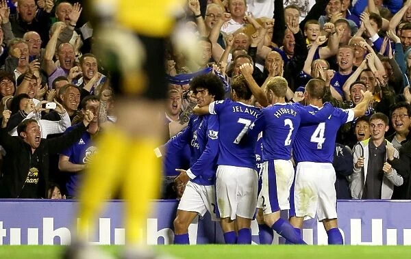Fellaini's Stunner: Everton's First Goal Against Manchester United (1-0) at Goodison Park, 2012