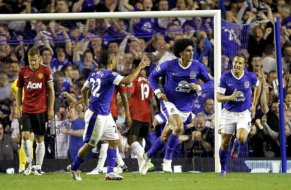 Fellaini's Stunner: Everton's Historic First Goal Against Manchester United in 2012 (1-0)
