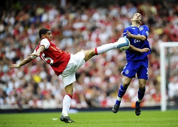 Football - Arsenal v Everton Barclays Premier League - Emirates Stadium - 4  /  5  /  08 Arsenals Denilson and Evertons Leon Osman (R) in action Mandatory Credit: Action Images  /  Tony O Brien Livepic NO ONLINE  /  INTERNET USE WITHOUT A LICENCE FRO
