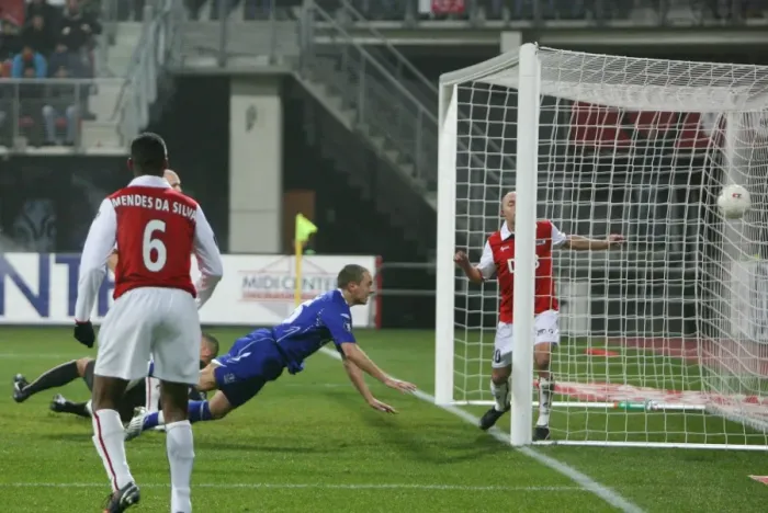 Framed Print : Football - AZ Alkmaar v Everton UEFA Cup Group Stage - Second Round Matchday Five Group A - DSB-Stadion, Alkmaar, Holland - 07 / 08 - 20 / 12 / 07 Phil Jagielka (C) scores Evertons second goal Mandatory Credit: Action Images / Framed Print : Football - AZ Alkmaar v Everton UEFA Cup Group Stage - Second Round Matchday Five Group A - DSB-Stadion, Alkmaar, Holland - 07 / 08 - 20 / 12 / 07 Phil Jagielka (C) scores Evertons second goal Mandatory Credit: Action Images /