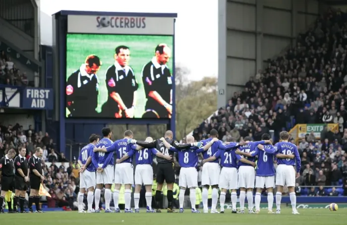 Framed Print : Football - Everton v Aston Villa - FA Barclays Premiership - Goodison Park - 06 / 07 - 11 / 11 / 06 A minute silence before the game Mandatory Credit: Action Images / Framed Print : Football - Everton v Aston Villa - FA Barclays Premiership - Goodison Park - 06 / 07 - 11 / 11 / 06 A minute silence before the game Mandatory Credit: Action Images /