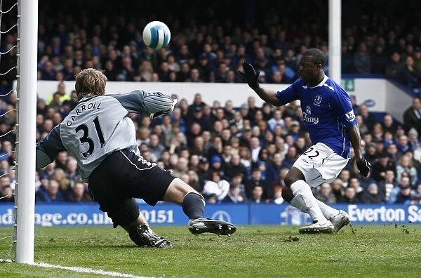 Football - Everton v Derby County - Barclays Premier League - Goodison Park - 07  /  08 - 6  /  4  /  08 Evertons Yakubu misses a chance to score a goal Mandatory Credit: Action Images  /  Jason Cairnduff NO ONLINE  /  INTERNET USE WITHOUT A LICENCE FROM THE FOOT