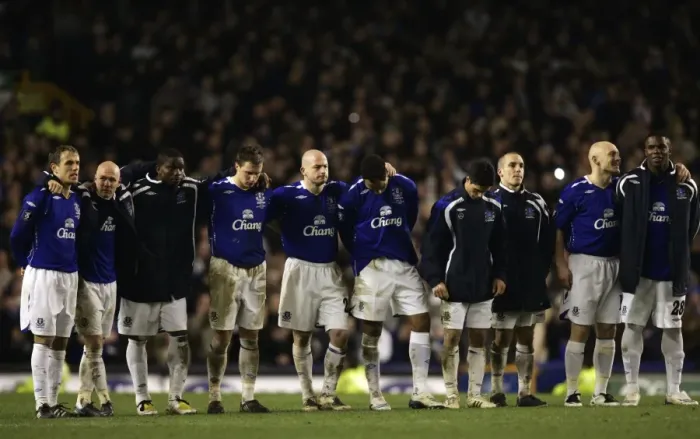 Framed Print : Football - Everton v Fiorentina UEFA Cup Fourth Round Second Leg - Goodison Park Framed Print : Football - Everton v Fiorentina UEFA Cup Fourth Round Second Leg - Goodison Park