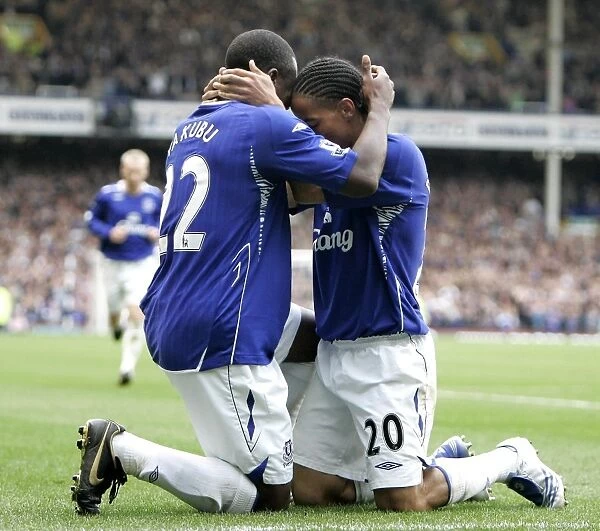 Football - Everton v Middlesbrough Barclays Premier League - Goodison Park - 30  /  9  /  07 Evertons Steven Pienaar (R) celebrates scoring their second goal with team mate Yakubu Mandatory Credit: Action Images  /  Keith