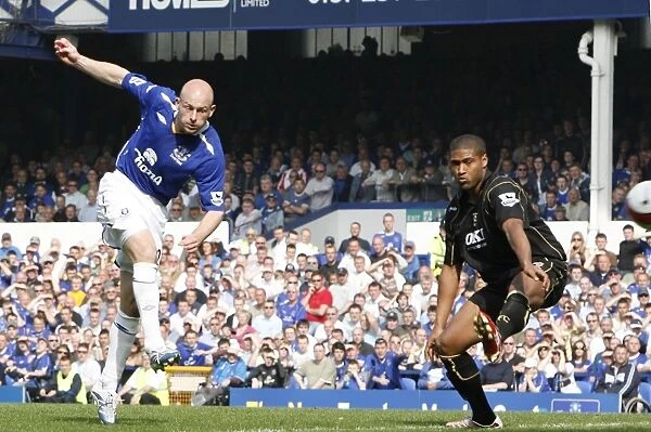 Football - Everton v Portsmouth FA Barclays Premiership - Goodison Park - 5  /  5  /  07 Evertons Lee Carsl