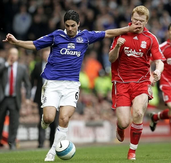 Football - Liverpool v Everton Barclays Premier League - Anfield - 30 / 3 / 08 Evertons Mikel Arteta (L) battles with Liverpools John Arne Riise Mandatory Credit: Action Images  /  Keith Williams Livepic NO ONLINE / INTERNET USE WITHOUT A LICENCE F
