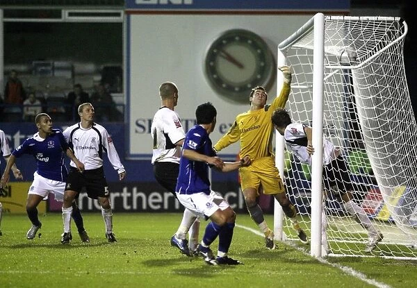 Football - Luton Town v Everton Carling Cup Fourth Round - Kenilworth Road - 31  /  10  /  07 Tim Cahill of Everton (C) scores their first goal Mandatory Credit: Action Images  /  Scott