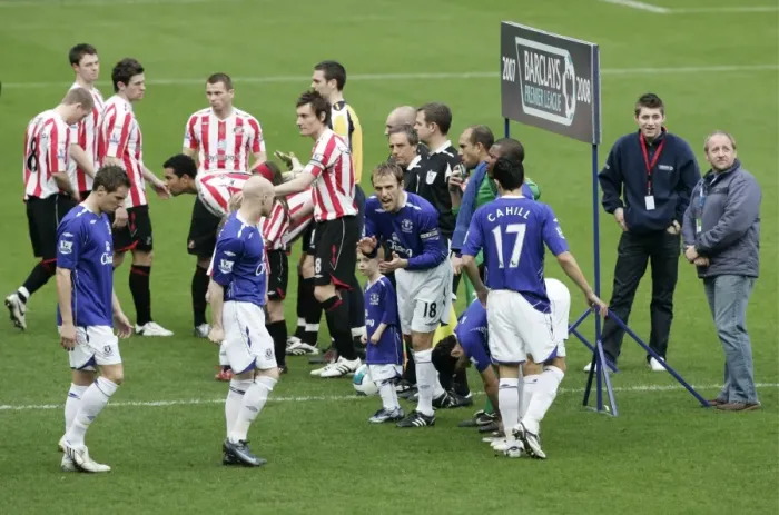 Framed Print : Football - Sunderland v Everton - Barclays Premier League - Stadium of Light - 07 / 08 - 9 / 3 / 08 Evertons Phil Neville encourages his team mates before the match Mandatory Credit: Action Images / Lee Smith NO ONLINE / INTERNET USE WITHOUT A LICENCE F Framed Print : Football - Sunderland v Everton - Barclays Premier League - Stadium of Light - 07 / 08 - 9 / 3 / 08 Evertons Phil Neville encourages his team mates before the match Mandatory Credit: Action Images / Lee Smith NO ONLINE / INTERNET USE WITHOUT A LICENCE F