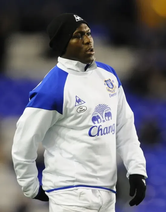 Framed Print : Fourth Round Showdown: Everton vs. Chelsea at Goodison Park with Royston Drenthe Framed Print : Fourth Round Showdown: Everton vs. Chelsea at Goodison Park with Royston Drenthe