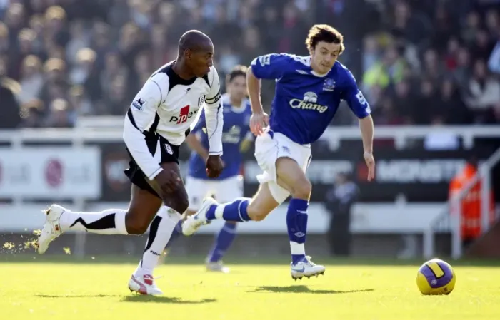 Framed Print : Fulham v Everton - 4 / 11 / 06 Luis Boa Morte of Fulham in action with Everons Simon Davies Framed Print : Fulham v Everton - 4 / 11 / 06 Luis Boa Morte of Fulham in action with Everons Simon Davies