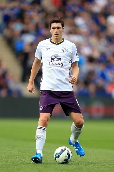 Gareth Barry in Action: Everton vs Leicester City at King Power Stadium, Barclays Premier League