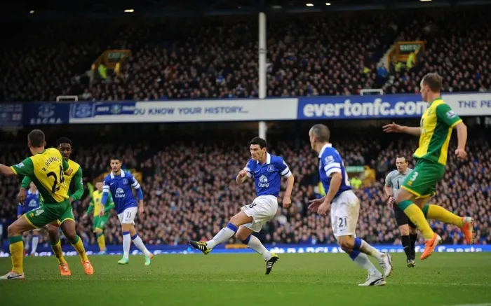 Framed Print : Gareth Barry Scores the Opener: Everton 2-0 Norwich City (BPL, Goodison Park, Jan 11, 2014)