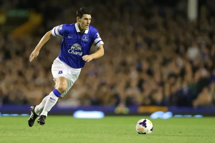 Framed Print : Gareth Barry's Game-Winning Goal: Everton's Exhilarating 3-2 Triumph over Newcastle United (Premier League, 2013) - Goodison Park Framed Print : Gareth Barry's Game-Winning Goal: Everton's Exhilarating 3-2 Triumph over Newcastle United (Premier League, 2013) - Goodison Park