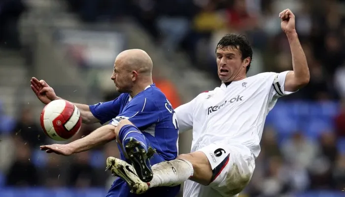 Framed Print : Gary Speed in Action: Everton vs. Bolton Wanderers, FA Barclays Premiership (9 April 2007) - Everton's Midfield Battle at The Reebok Stadium with Lee Carsley