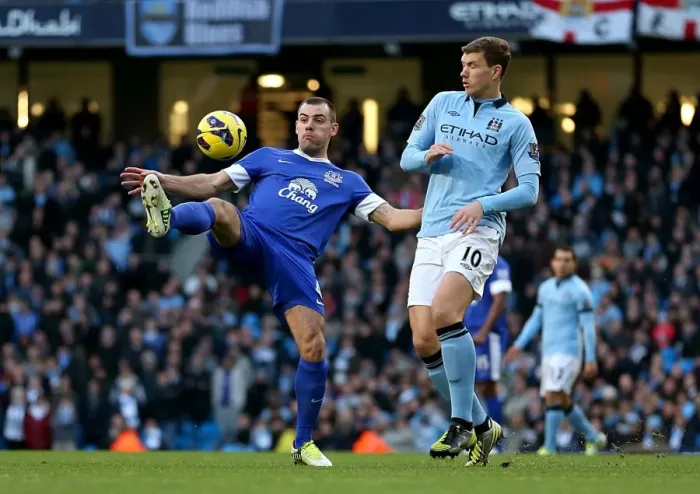 Framed Print : Gibson vs. Dzeko: A Draw at Etihad Stadium - Manchester City vs. Everton (Barclays Premier League, 01-12-2012) Framed Print : Gibson vs. Dzeko: A Draw at Etihad Stadium - Manchester City vs. Everton (Barclays Premier League, 01-12-2012)