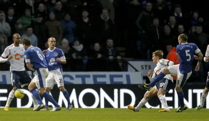Framed Print : Heitinga Scores Everton's Second Goal in FA Cup Victory over Bolton Wanderers (26-01-2013) Framed Print : Heitinga Scores Everton's Second Goal in FA Cup Victory over Bolton Wanderers (26-01-2013)