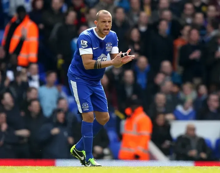 Framed Print : Heitinga's Rallying Cry: Everton Overcomes Early Deficit vs. Tottenham Hotspur (BPL, 07-04-2013)