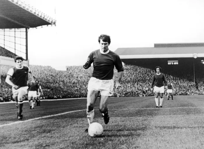 Framed Print : Howard Kendall Leads Everton in the Intense Arsenal vs. Everton Clash (Football League Division One) Framed Print : Howard Kendall Leads Everton in the Intense Arsenal vs. Everton Clash (Football League Division One)