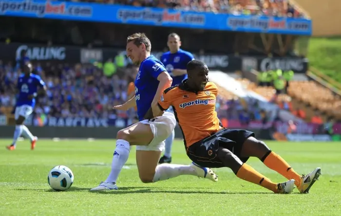 Framed Print : Intense Battle: Jagielka vs Ebanks-Blake - Barclays Premier League Showdown (09 April 2011) Framed Print : Intense Battle: Jagielka vs Ebanks-Blake - Barclays Premier League Showdown (09 April 2011)
