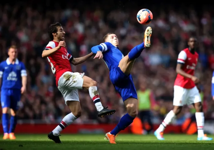 Framed Print : Intense Battle for Possession: Flamini vs. Barkley in FA Cup Sixth Round Clash between Arsenal and Everton Framed Print : Intense Battle for Possession: Flamini vs. Barkley in FA Cup Sixth Round Clash between Arsenal and Everton