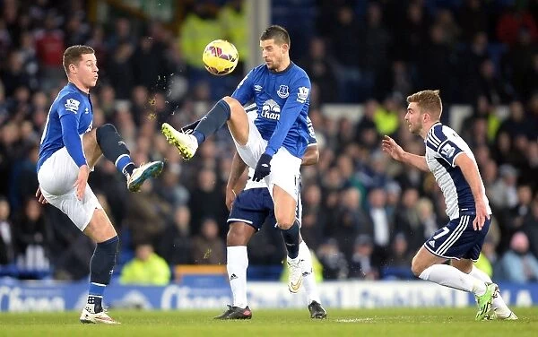 Intense Battle for Possession: Ross Barkley, Kevin Mirallas vs. James Morrison - Everton vs. West Bromwich Albion