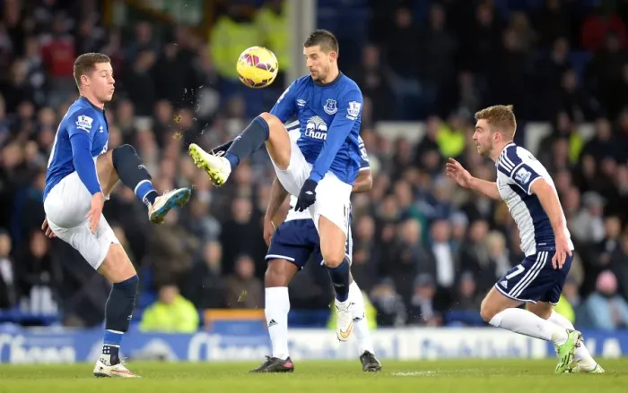 Framed Print : Intense Battle for Possession: Ross Barkley, Kevin Mirallas vs. James Morrison - Everton vs. West Bromwich Albion Framed Print : Intense Battle for Possession: Ross Barkley, Kevin Mirallas vs. James Morrison - Everton vs. West Bromwich Albion