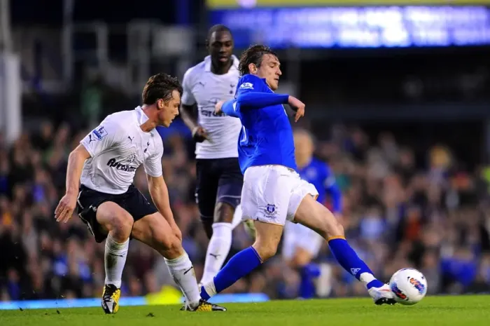 Framed Print : Intense Clash: Jelavic vs Parker at Goodison Park - Everton vs Tottenham, Barclays Premier League (10 March 2012) Framed Print : Intense Clash: Jelavic vs Parker at Goodison Park - Everton vs Tottenham, Barclays Premier League (10 March 2012)