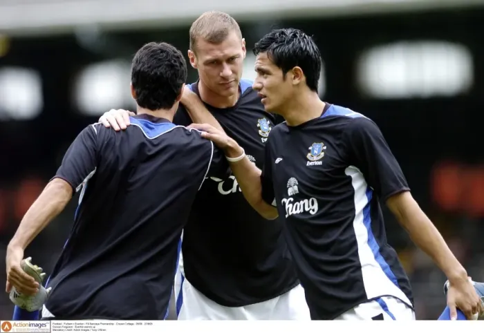Framed Print : Intense Focus: Duncan Ferguson's Pre-Match Ritual with Everton vs Fulham (05 / 06) Framed Print : Intense Focus: Duncan Ferguson's Pre-Match Ritual with Everton vs Fulham (05 / 06)