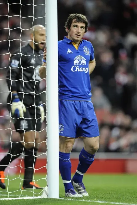 Framed Print : Intense Rivalry: Leighton Baines vs. Arsenal at Emirates Stadium (10 December 2011) Framed Print : Intense Rivalry: Leighton Baines vs. Arsenal at Emirates Stadium (10 December 2011)