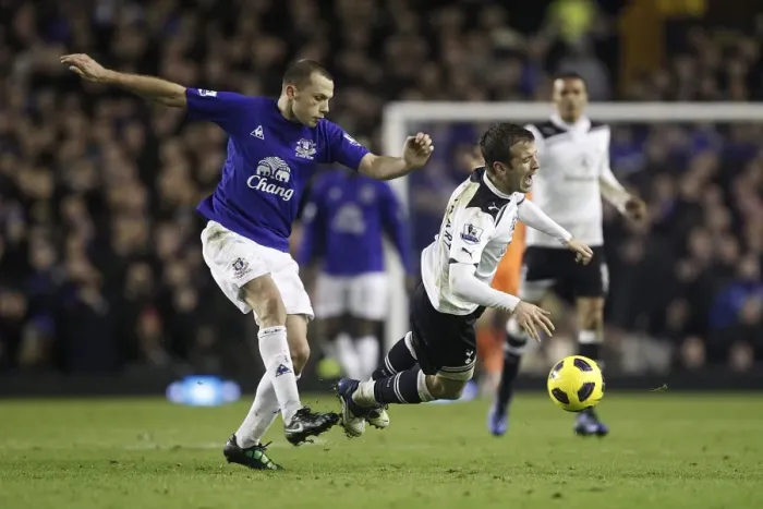 Framed Print : Intense Rivalry: Van der Vaart vs. Heitinga Battle at Goodison Park - Everton vs. Tottenham Hotspur, Barclays Premier League (05 January 2011) Framed Print : Intense Rivalry: Van der Vaart vs. Heitinga Battle at Goodison Park - Everton vs. Tottenham Hotspur, Barclays Premier League (05 January 2011)