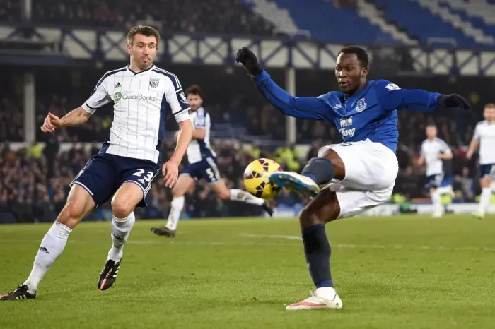 Framed Print : Intense Showdown: Lukaku vs McAuley at Goodison Park - A Premier League Battle Framed Print : Intense Showdown: Lukaku vs McAuley at Goodison Park - A Premier League Battle
