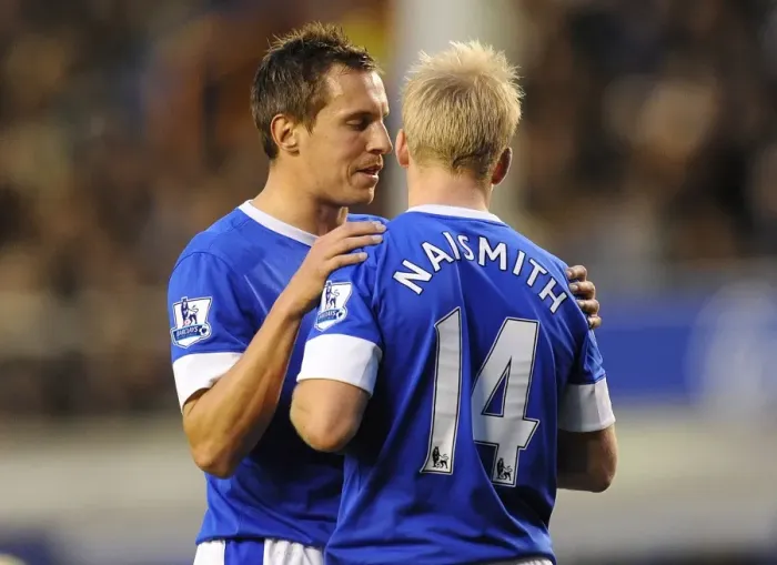 Framed Print : Jagielka and Naismith Discuss Tactics: Everton's Victory Over Sunderland (10-11-2012, Goodison Park, Barclays Premier League)