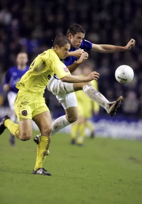 Framed Print : James Beattie Dodges Past Paul Robinson: Thrilling Moment from Everton vs. Millwall Framed Print : James Beattie Dodges Past Paul Robinson: Thrilling Moment from Everton vs. Millwall