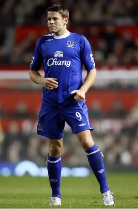 Framed Print : James Beattie in Everton Kit (2006 Season) Framed Print : James Beattie in Everton Kit (2006 Season)