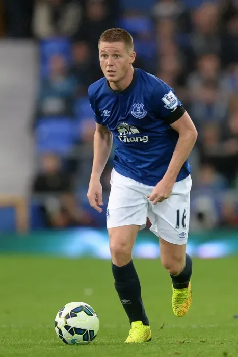 Framed Print : James McCarthy in Action: Everton vs Chelsea at Goodison Park Framed Print : James McCarthy in Action: Everton vs Chelsea at Goodison Park