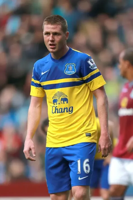 Framed Print : James McCarthy Leads Everton to Victory: Aston Villa 0 - Everton 2 (Barclays Premier League, Villa Park, October 26, 2013)