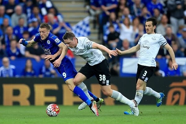 Jamie Vardy Reacts to Penalty Call Against Everton's Matthew Pennington in Leicester City vs Everton, Barclays Premier League