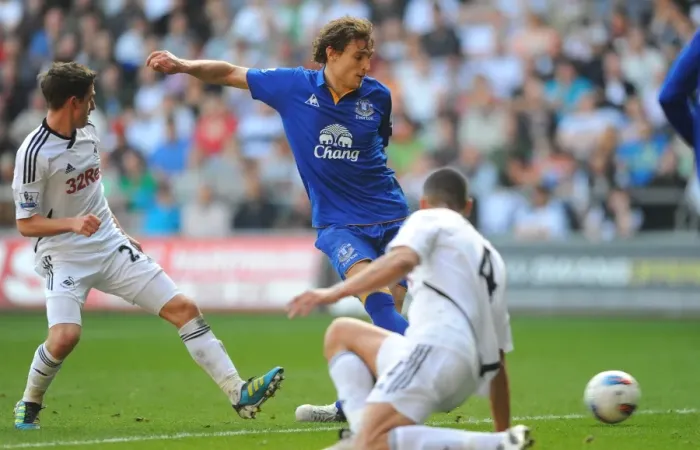 Framed Print : Jelavic Scores Everton's Second Goal Against Swansea City in Barclays Premier League (24 March 2012) Framed Print : Jelavic Scores Everton's Second Goal Against Swansea City in Barclays Premier League (24 March 2012)
