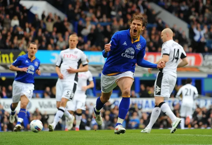Framed Print : Jelavic's Thrilling Penalty: Everton's Exciting Start Against Fulham in Barclays Premier League (28 April 2012, Goodison Park)
