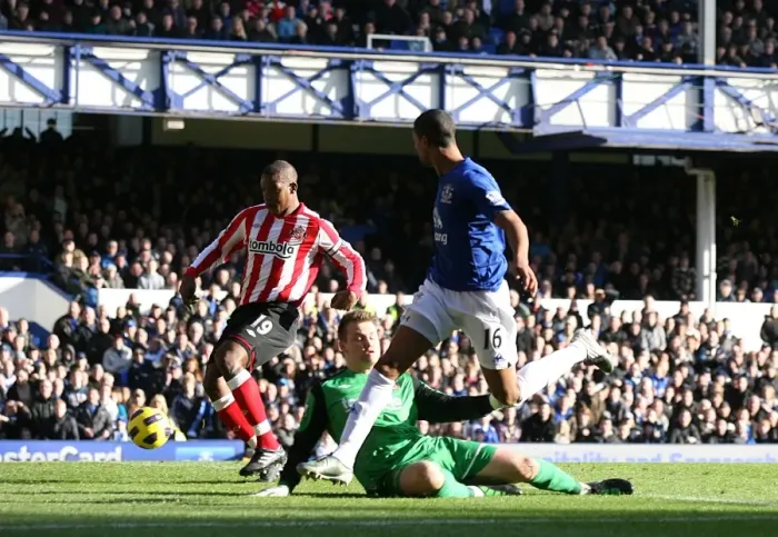 Framed Print : Jermaine Beckford Scores the Thrilling Opener: Everton vs. Sunderland (February 26, 2011)