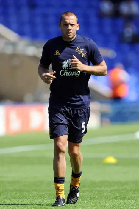 Framed Print : John Heitinga in Action: Everton vs Birmingham City (30 July 2011) Framed Print : John Heitinga in Action: Everton vs Birmingham City (30 July 2011)
