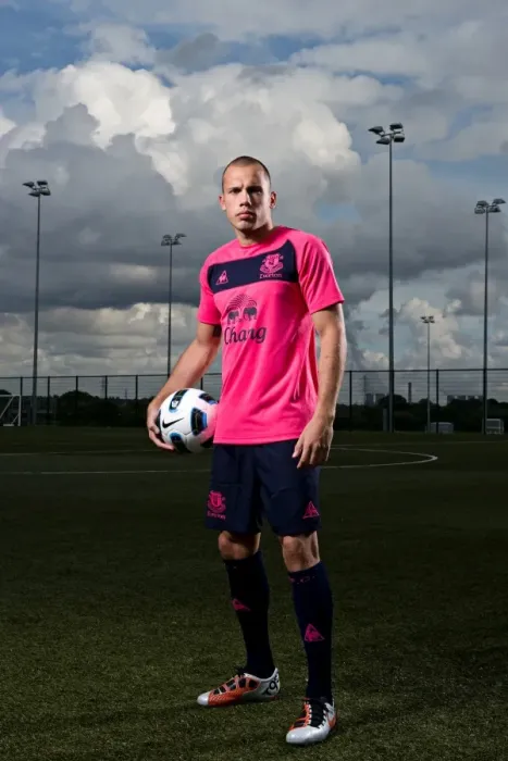 Framed Print : John Heitinga: Everton's Unyielding Dutch Defender Framed Print : John Heitinga: Everton's Unyielding Dutch Defender