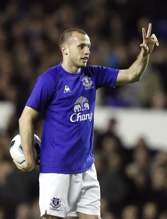 Framed Print : Johnny Heitinga in Action: Everton vs. Fulham, Barclays Premier League (19 March 2011), Goodison Park Framed Print : Johnny Heitinga in Action: Everton vs. Fulham, Barclays Premier League (19 March 2011), Goodison Park