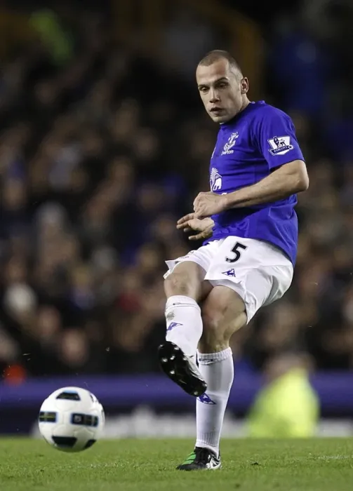 Framed Print : Johnny Heitinga: In Action for Everton vs Birmingham City, Barclays Premier League (09 Mar 2011, Goodison Park) Framed Print : Johnny Heitinga: In Action for Everton vs Birmingham City, Barclays Premier League (09 Mar 2011, Goodison Park)