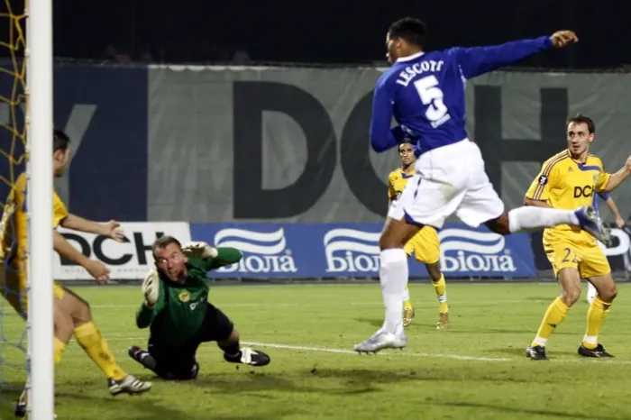 Framed Print : Joleon Lescott Scores for Everton in UEFA Cup Match against Metalist Kharkiv Framed Print : Joleon Lescott Scores for Everton in UEFA Cup Match against Metalist Kharkiv